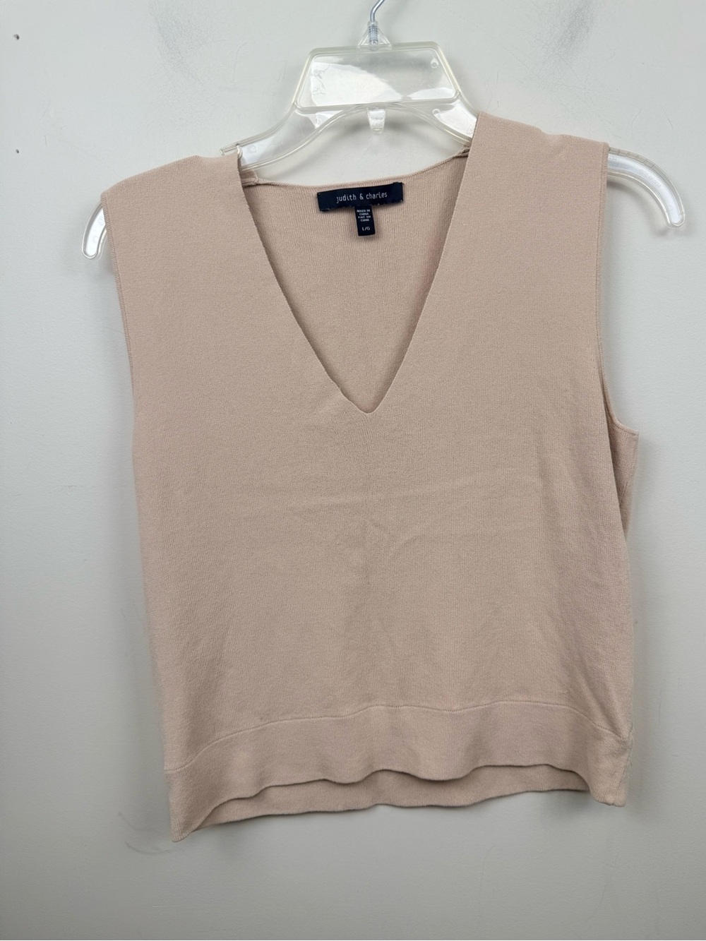 Judith & Charles neutral V neck sleeveless knit top large - Picture 2 of 8